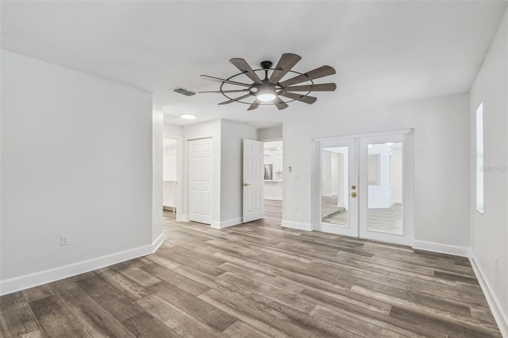 En Venta: $865,000 (5 camas, 2 baños, 2680 Pies cuadrados)