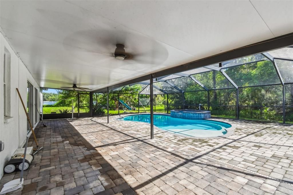 En Venta: $865,000 (5 camas, 2 baños, 2680 Pies cuadrados)