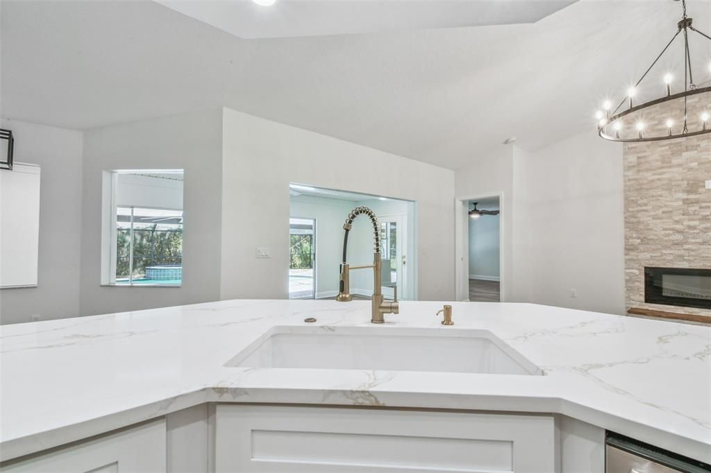 En Venta: $865,000 (5 camas, 2 baños, 2680 Pies cuadrados)