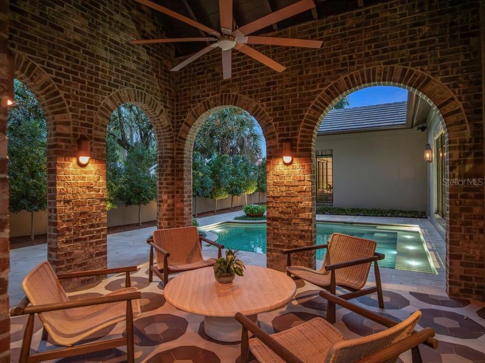 En Venta: $4,250,000 (4 camas, 5 baños, 3720 Pies cuadrados)