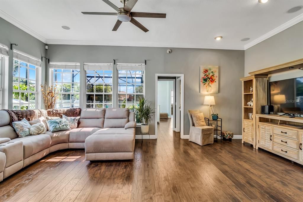 For Sale: $584,995 (4 beds, 2 baths, 2544 Square Feet)