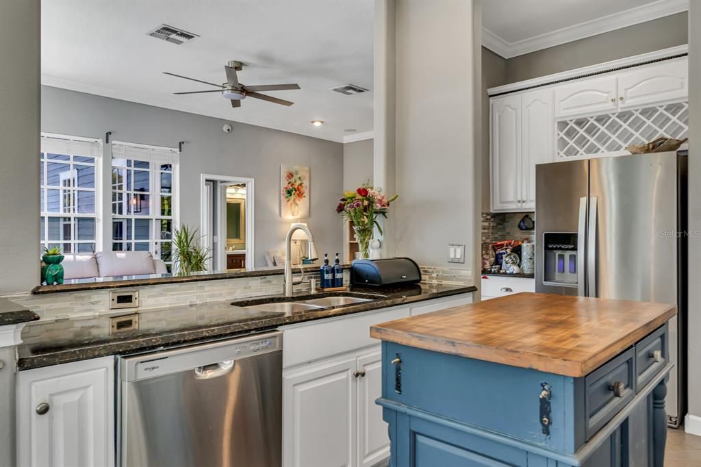 For Sale: $584,995 (4 beds, 2 baths, 2544 Square Feet)