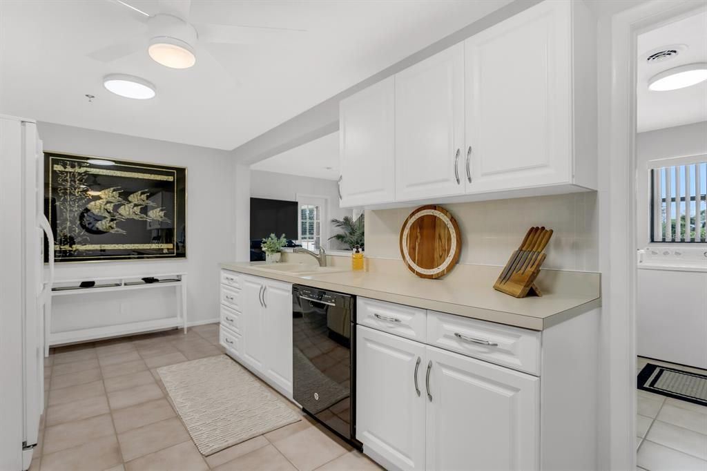 待售: $348,800 (2 贝兹, 2 浴室, 1765 平方英尺)