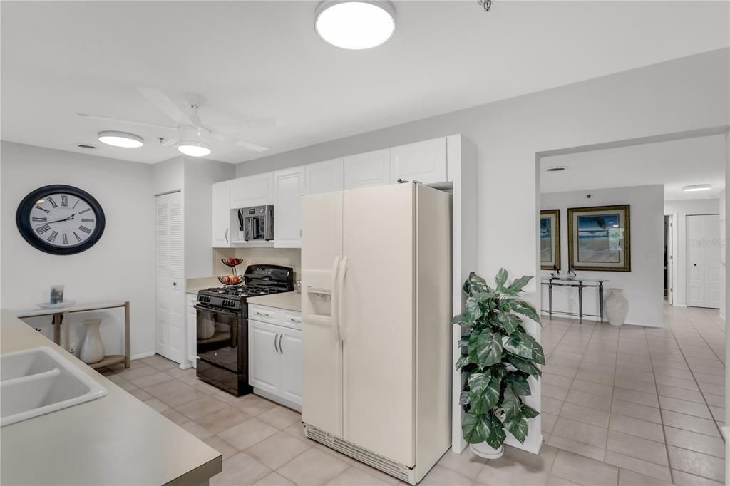 待售: $348,800 (2 贝兹, 2 浴室, 1765 平方英尺)