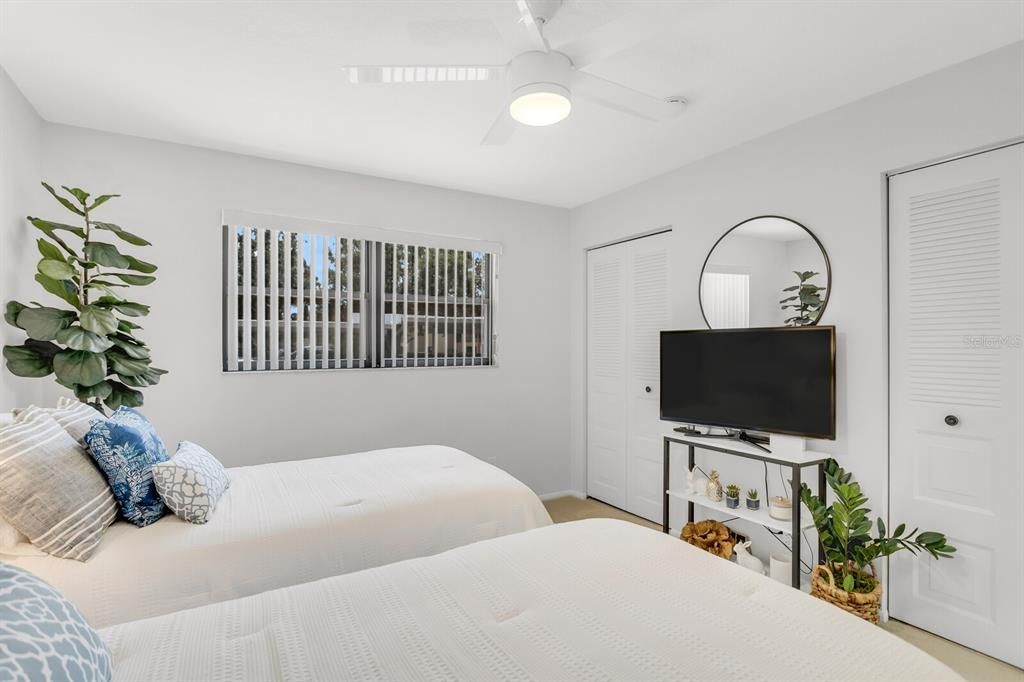 待售: $348,800 (2 贝兹, 2 浴室, 1765 平方英尺)