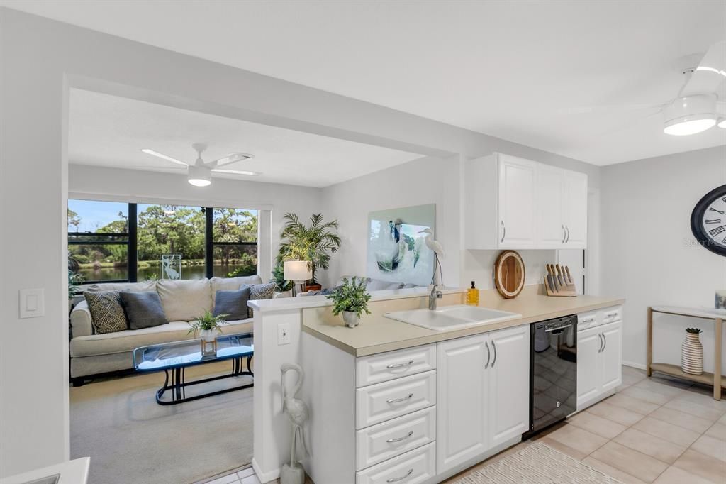 待售: $348,800 (2 贝兹, 2 浴室, 1765 平方英尺)