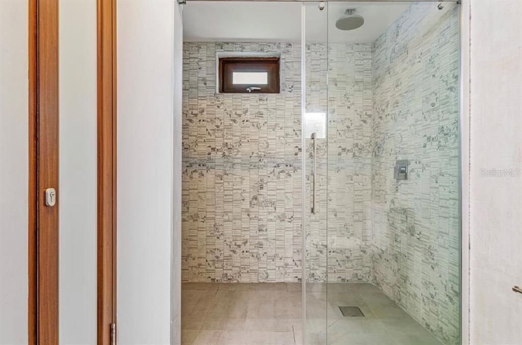 For Rent: $3,500 (2 beds, 2 baths, 1010 Square Feet)