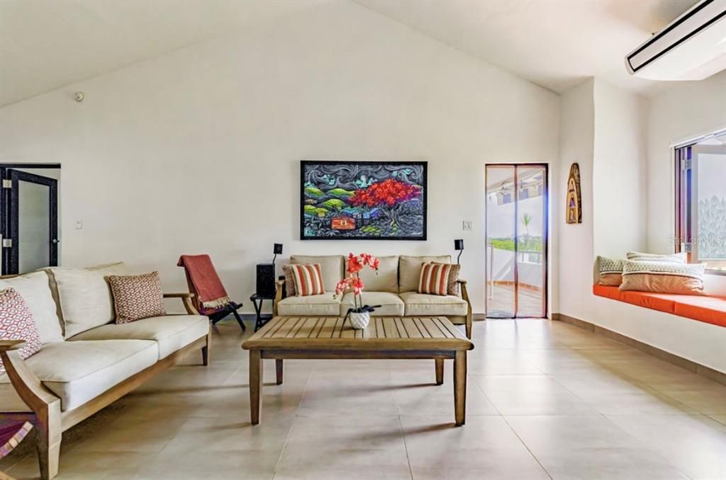 For Rent: $3,500 (2 beds, 2 baths, 1010 Square Feet)