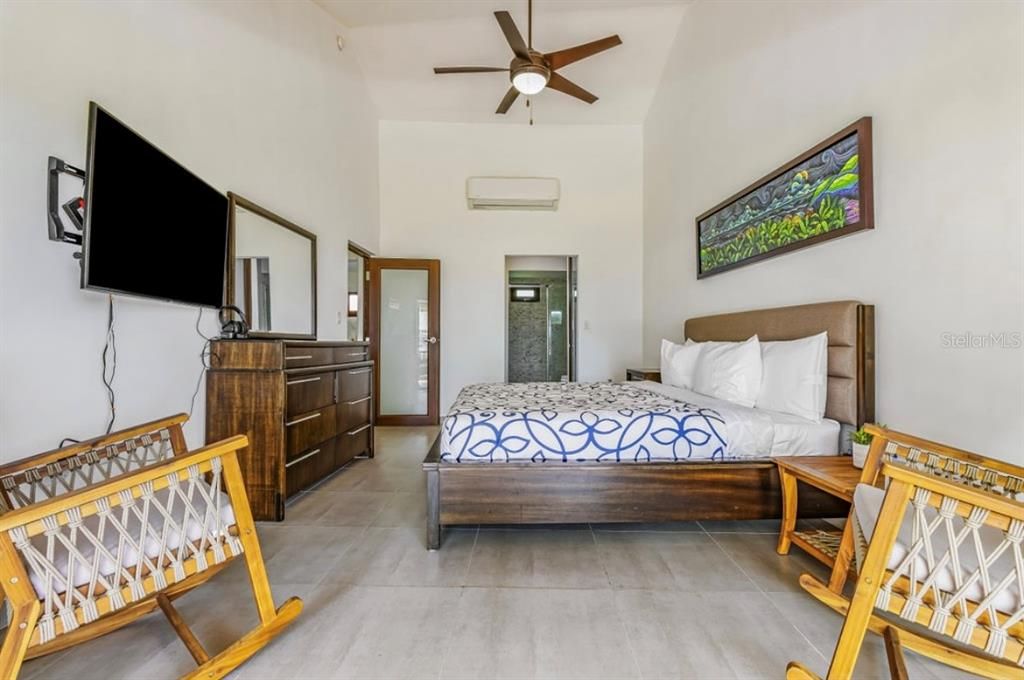 For Rent: $3,500 (2 beds, 2 baths, 1010 Square Feet)