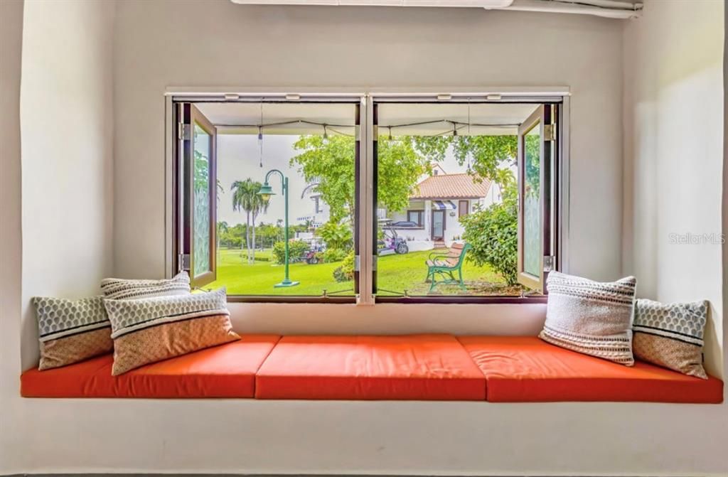 For Rent: $3,500 (2 beds, 2 baths, 1010 Square Feet)