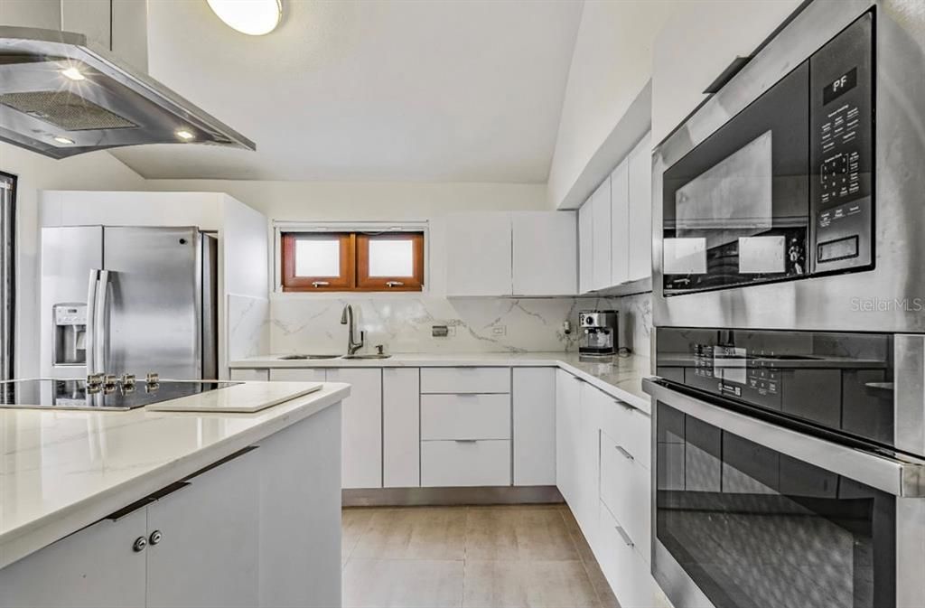 For Rent: $3,500 (2 beds, 2 baths, 1010 Square Feet)