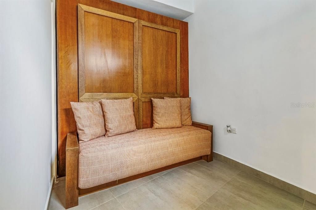 For Rent: $3,500 (2 beds, 2 baths, 1010 Square Feet)