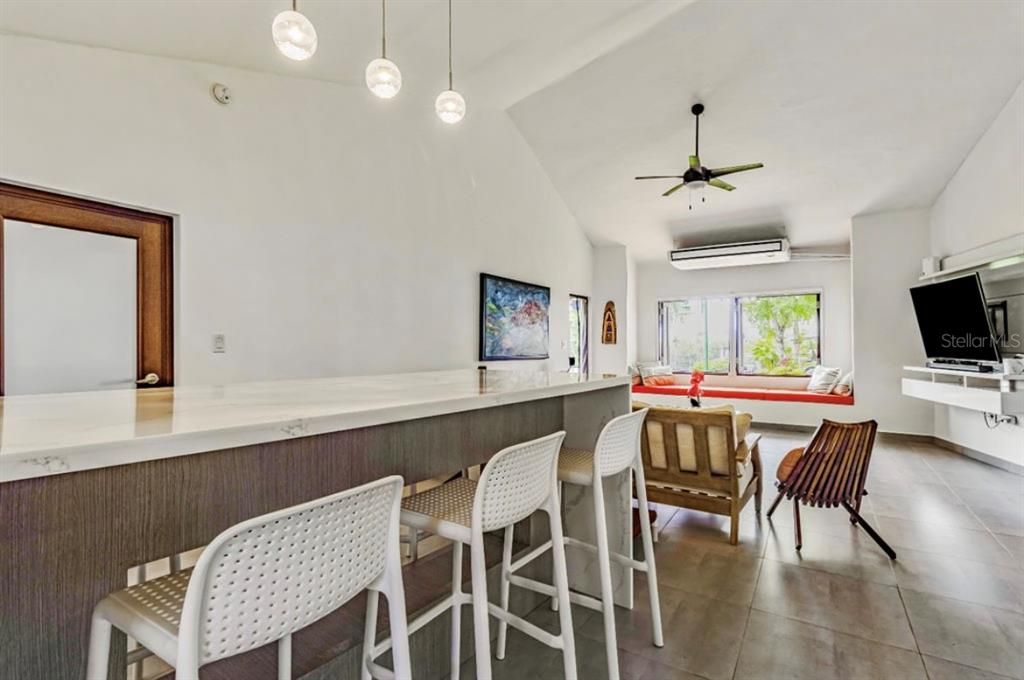 For Rent: $3,500 (2 beds, 2 baths, 1010 Square Feet)