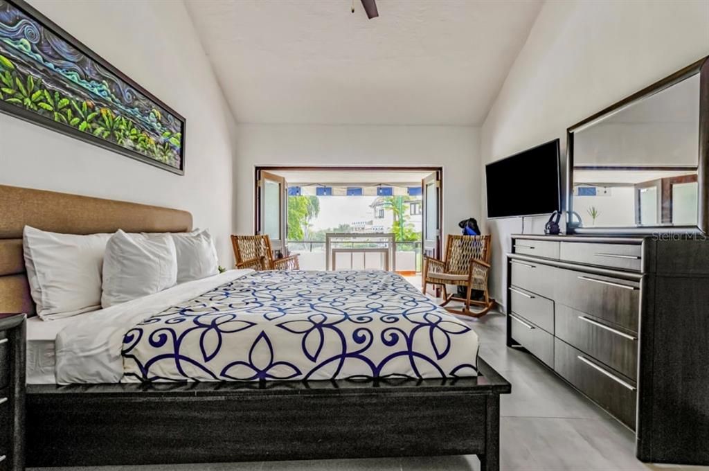 For Rent: $3,500 (2 beds, 2 baths, 1010 Square Feet)