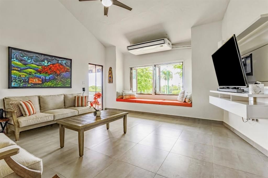 For Rent: $3,500 (2 beds, 2 baths, 1010 Square Feet)