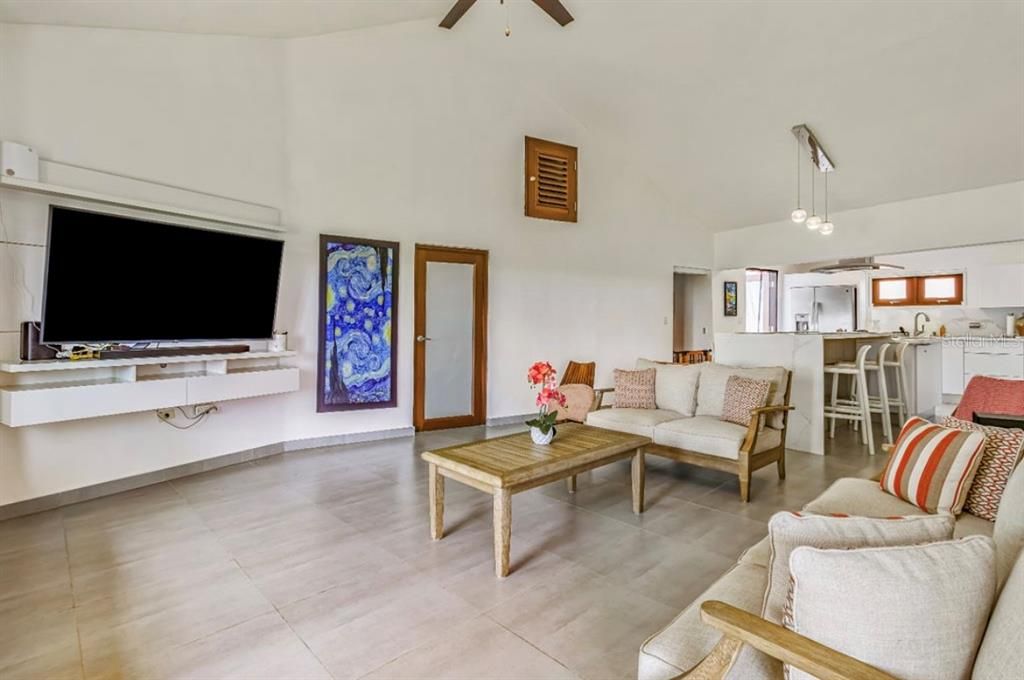 For Rent: $3,500 (2 beds, 2 baths, 1010 Square Feet)