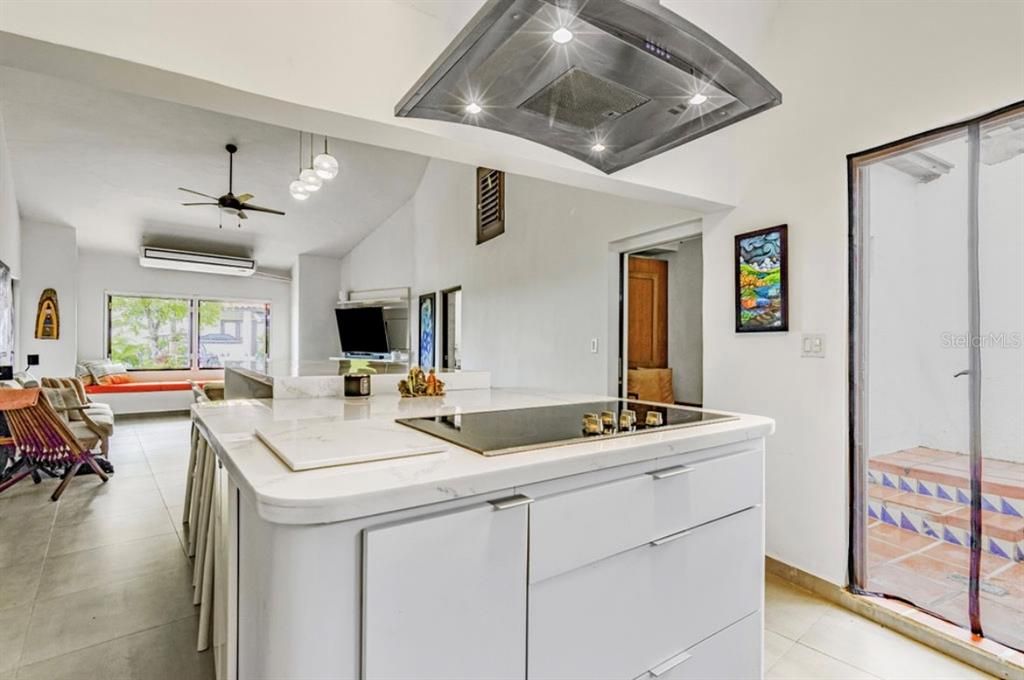 For Rent: $3,500 (2 beds, 2 baths, 1010 Square Feet)