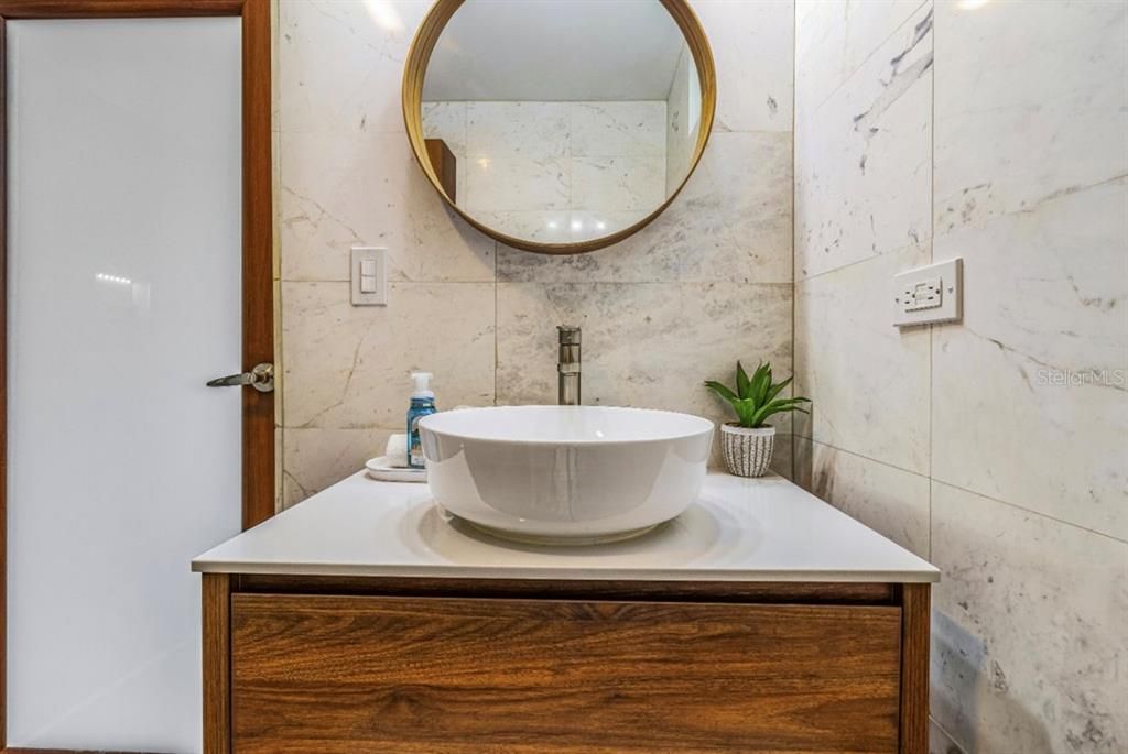 For Rent: $3,500 (2 beds, 2 baths, 1010 Square Feet)