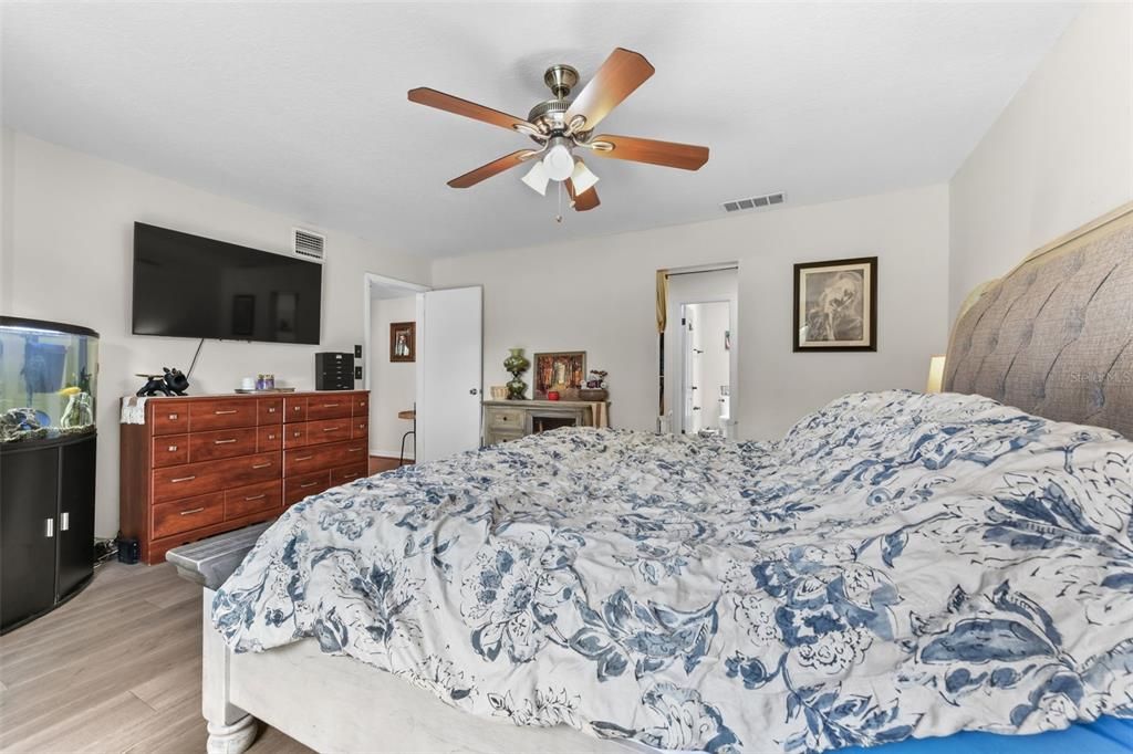 For Sale: $405,000 (3 beds, 2 baths, 2140 Square Feet)