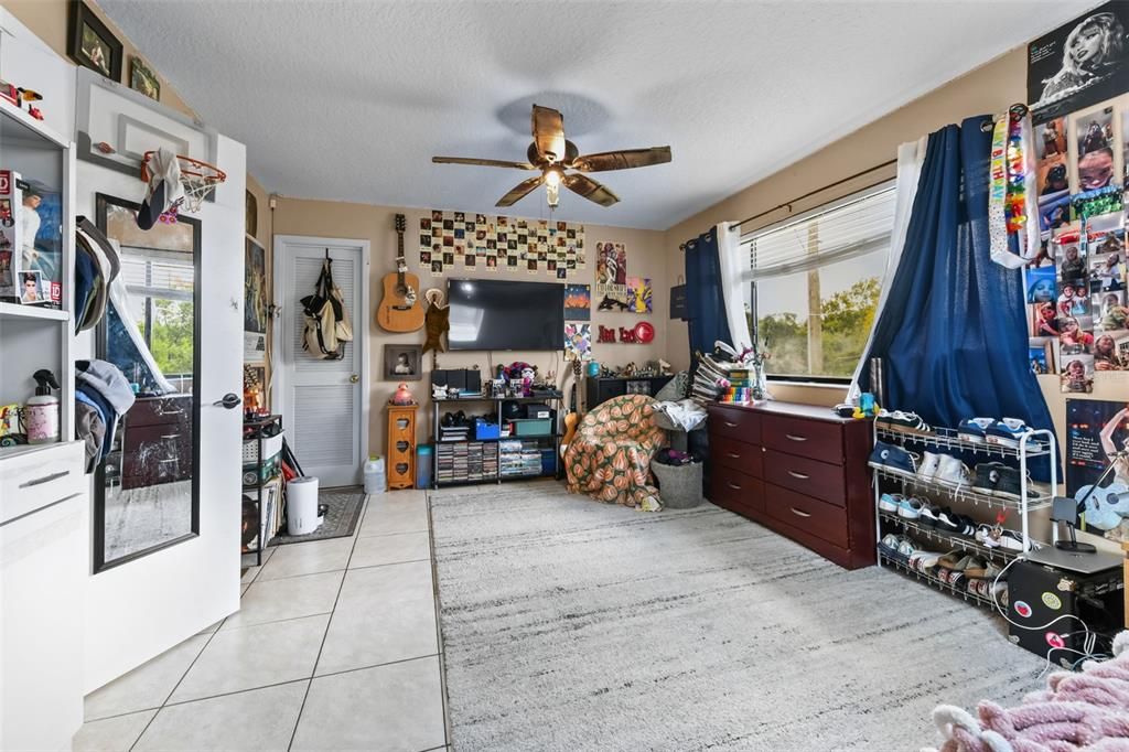 For Sale: $405,000 (3 beds, 2 baths, 2140 Square Feet)