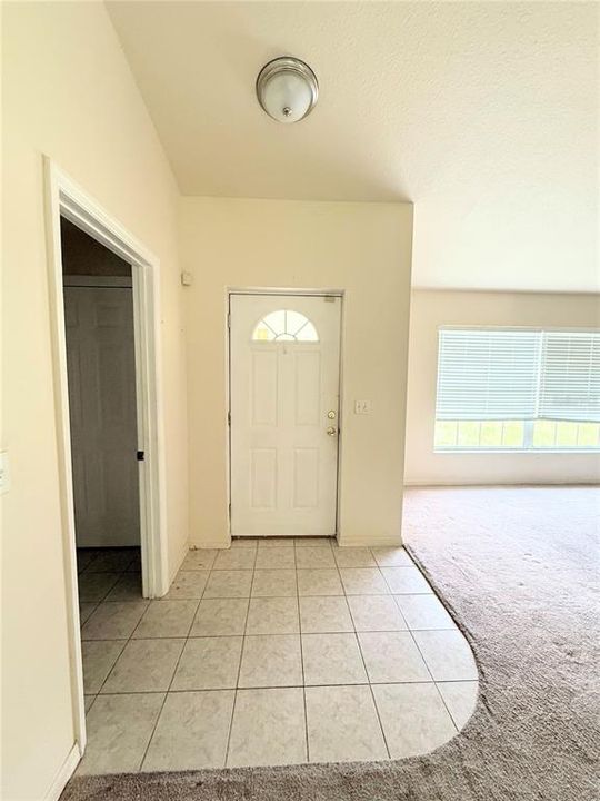 合同活跃: $209,900 (3 贝兹, 2 浴室, 1370 平方英尺)