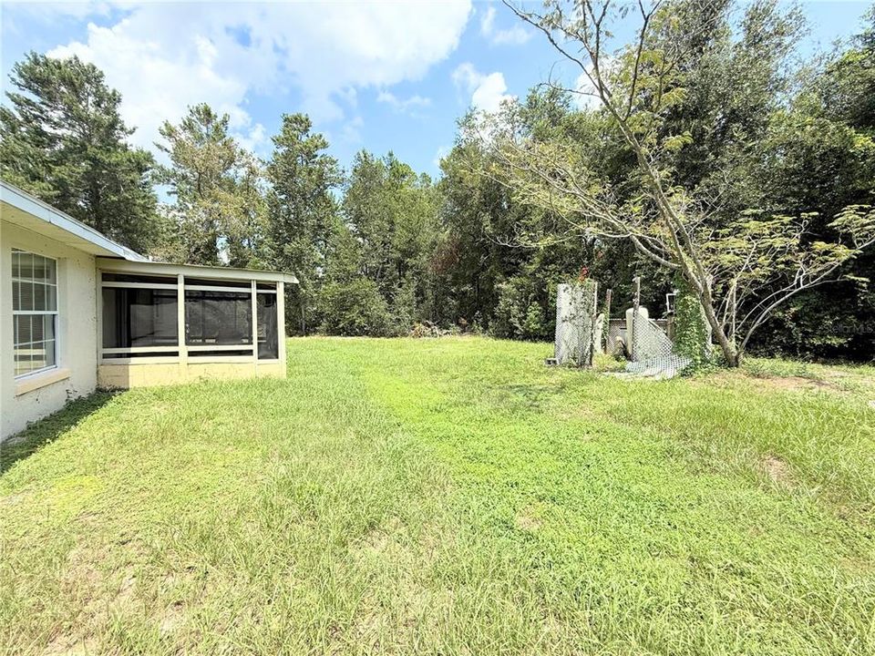 合同活跃: $209,900 (3 贝兹, 2 浴室, 1370 平方英尺)