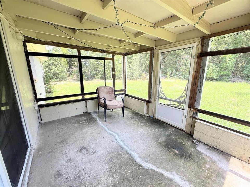 合同活跃: $209,900 (3 贝兹, 2 浴室, 1370 平方英尺)