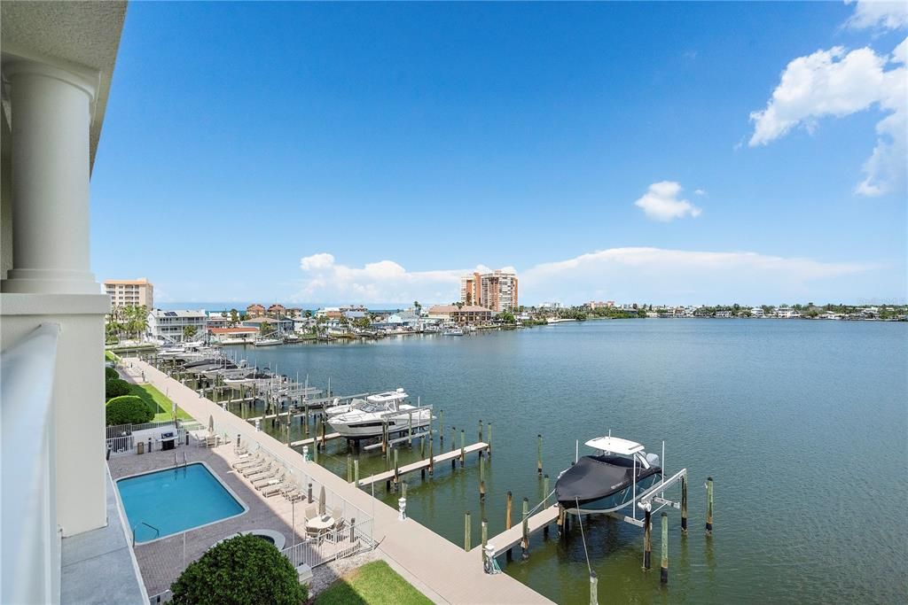 For Sale: $848,500 (3 beds, 3 baths, 1995 Square Feet)