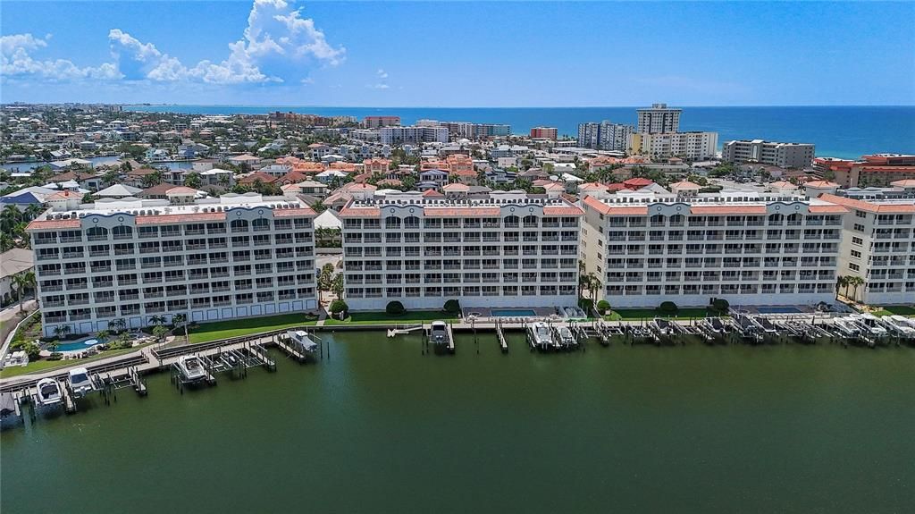 For Sale: $848,500 (3 beds, 3 baths, 1995 Square Feet)