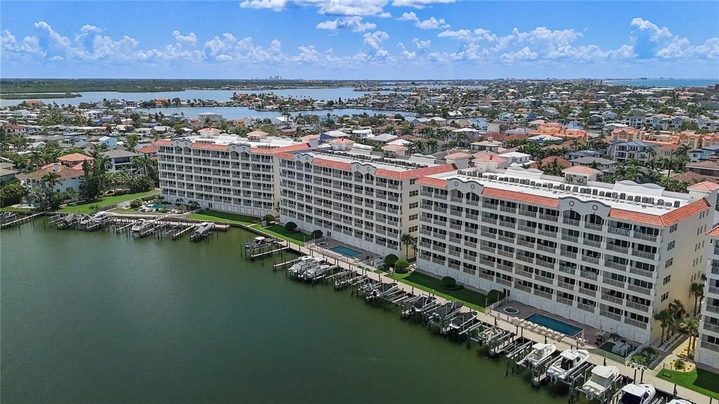 For Sale: $848,500 (3 beds, 3 baths, 1995 Square Feet)