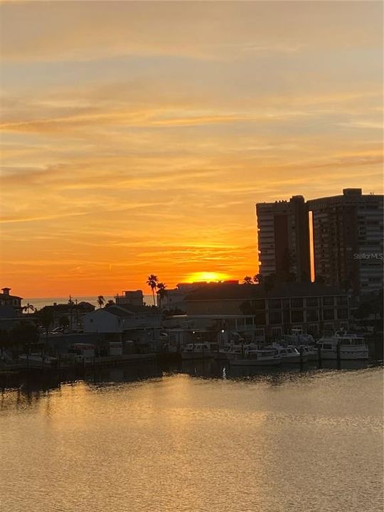 For Sale: $848,500 (3 beds, 3 baths, 1995 Square Feet)