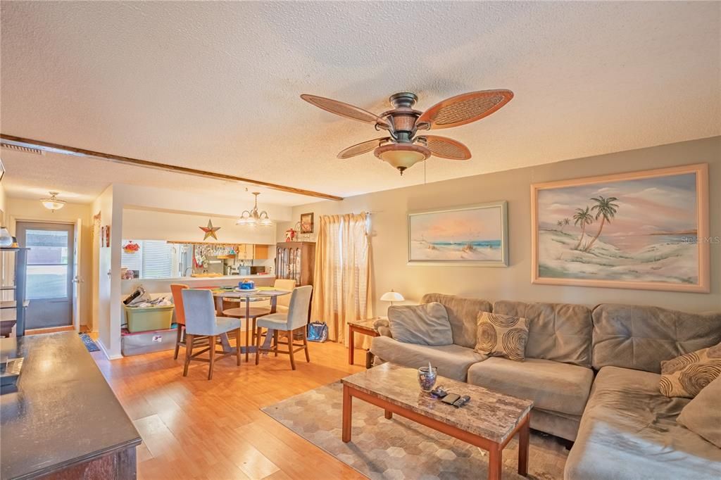 Active With Contract: $135,000 (2 beds, 2 baths, 1075 Square Feet)