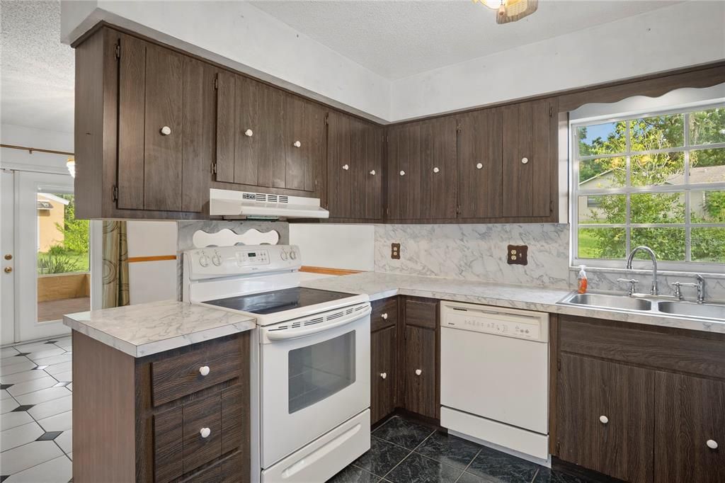 待售: $344,000 (3 贝兹, 2 浴室, 1369 平方英尺)