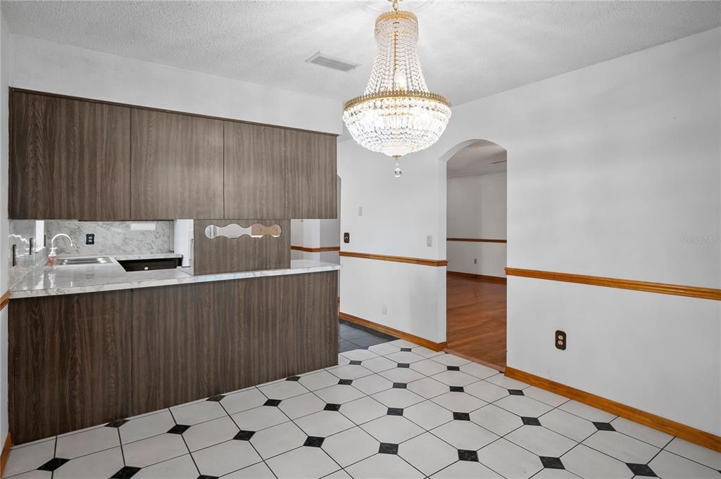 待售: $344,000 (3 贝兹, 2 浴室, 1369 平方英尺)