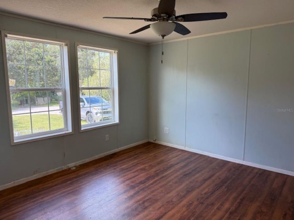 Activo con contrato: $95,000 (3 camas, 2 baños, 1431 Pies cuadrados)