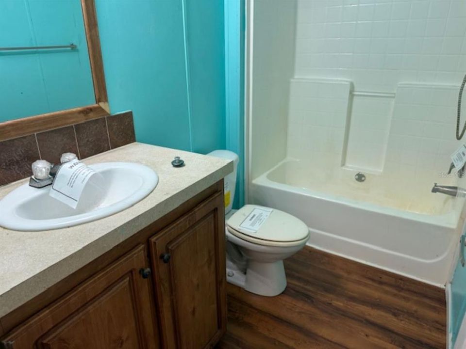 Activo con contrato: $95,000 (3 camas, 2 baños, 1431 Pies cuadrados)