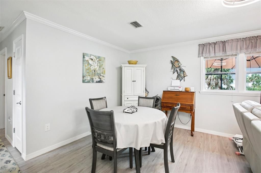 Под контрактом: $495,400 (2 спален, 1 ванн, 800 Квадратных фут)