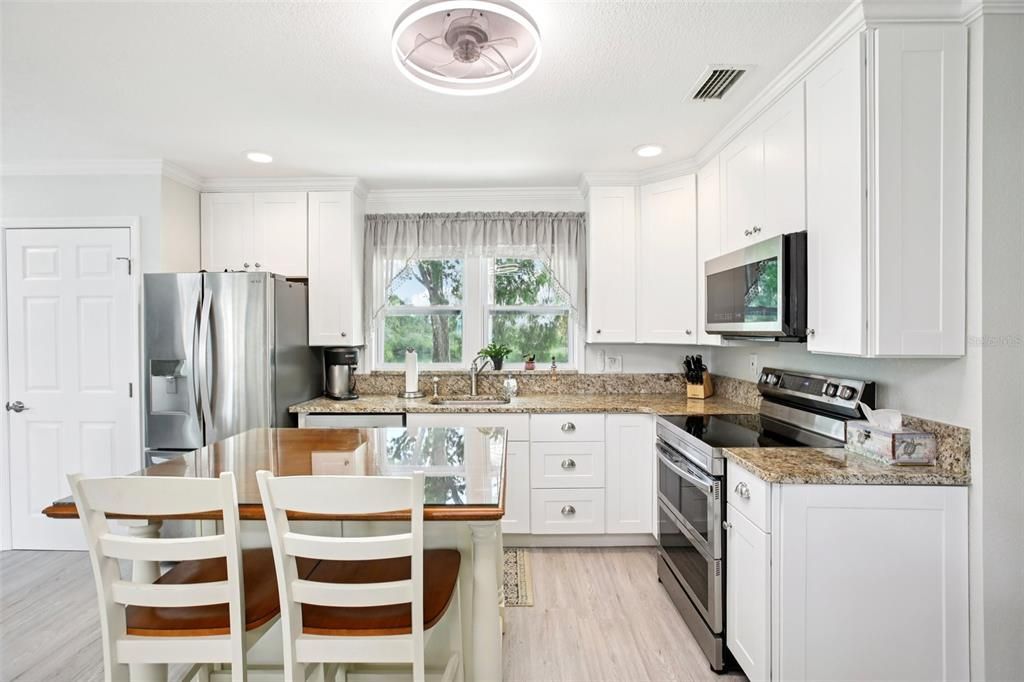 Под контрактом: $495,400 (2 спален, 1 ванн, 800 Квадратных фут)