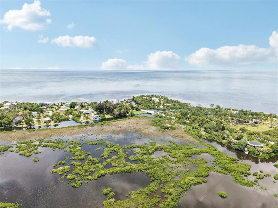 Под контрактом: $495,400 (2 спален, 1 ванн, 800 Квадратных фут)