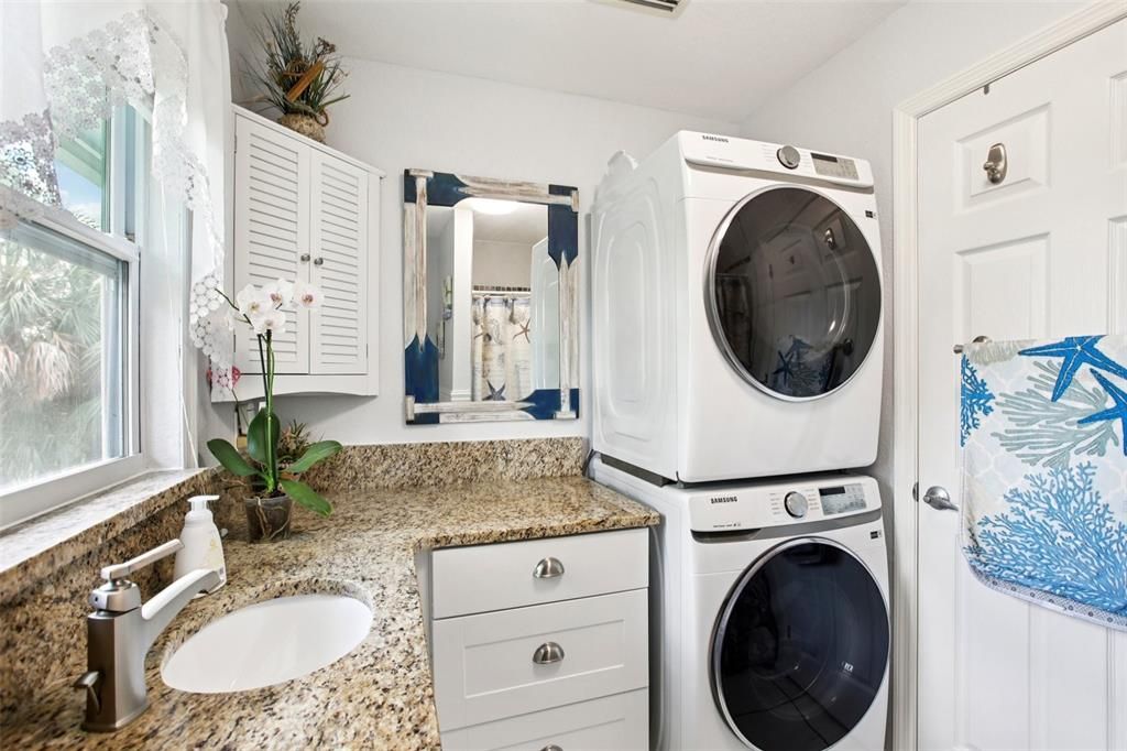 Под контрактом: $495,400 (2 спален, 1 ванн, 800 Квадратных фут)