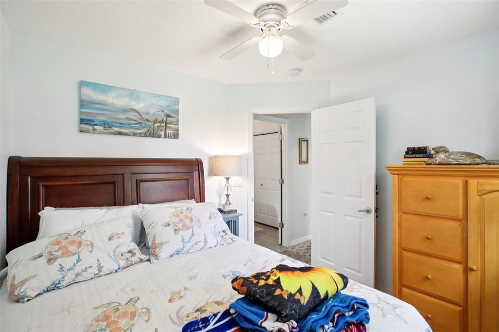 Под контрактом: $495,400 (2 спален, 1 ванн, 800 Квадратных фут)