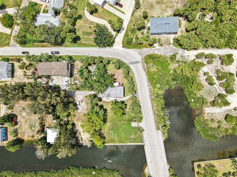 Под контрактом: $495,400 (2 спален, 1 ванн, 800 Квадратных фут)