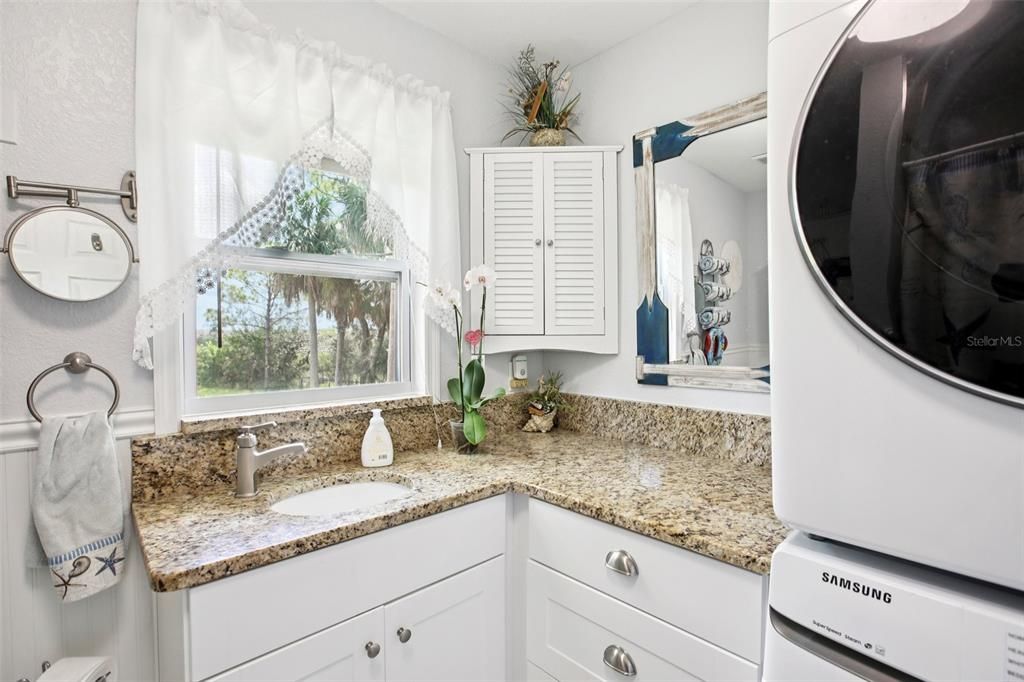 Под контрактом: $495,400 (2 спален, 1 ванн, 800 Квадратных фут)