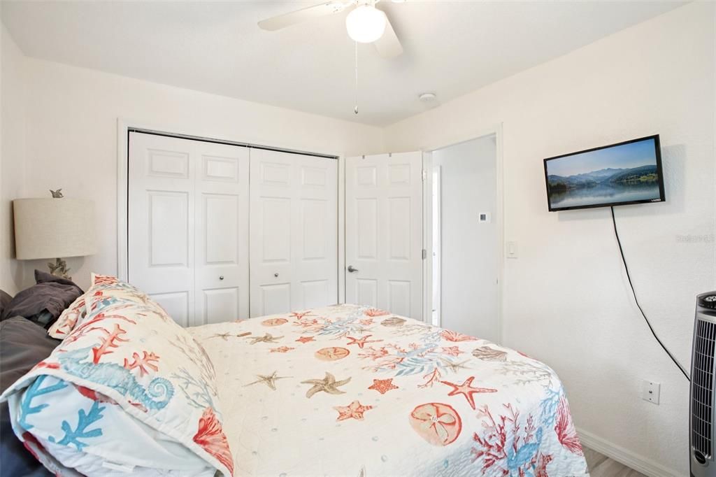 Под контрактом: $495,400 (2 спален, 1 ванн, 800 Квадратных фут)