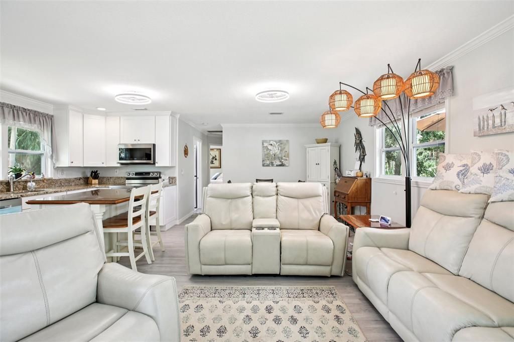 Под контрактом: $495,400 (2 спален, 1 ванн, 800 Квадратных фут)