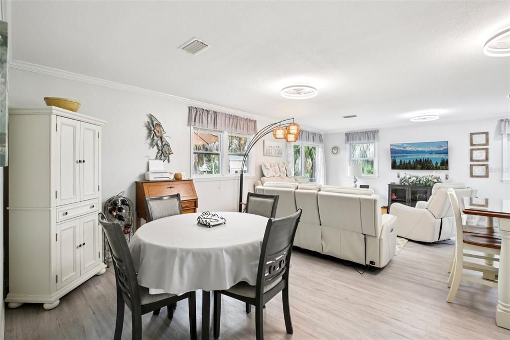 Под контрактом: $495,400 (2 спален, 1 ванн, 800 Квадратных фут)