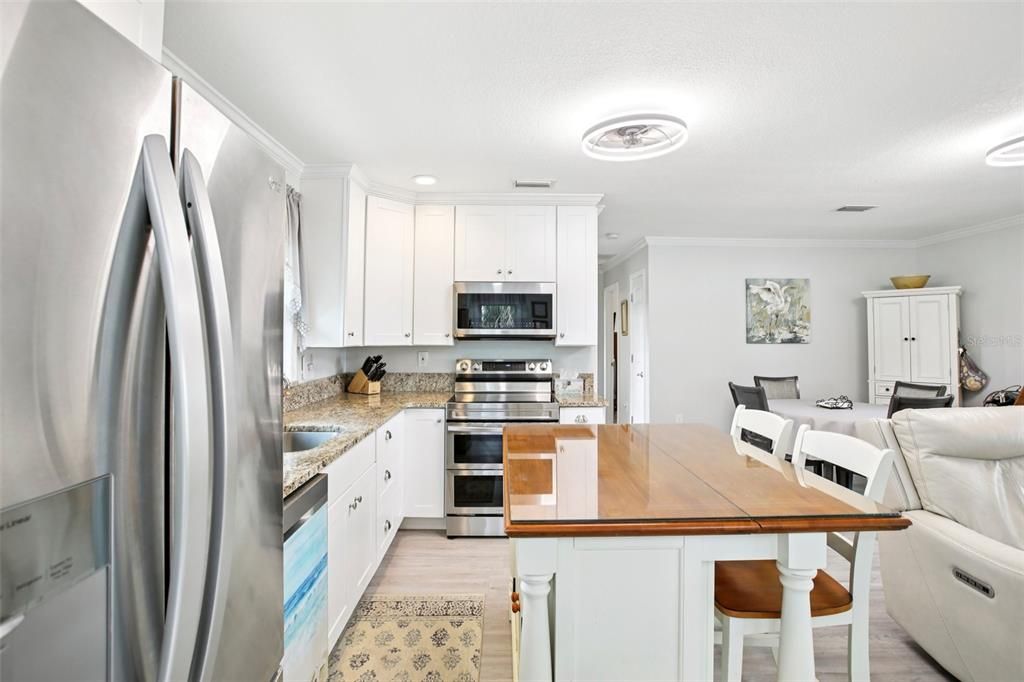 Под контрактом: $495,400 (2 спален, 1 ванн, 800 Квадратных фут)