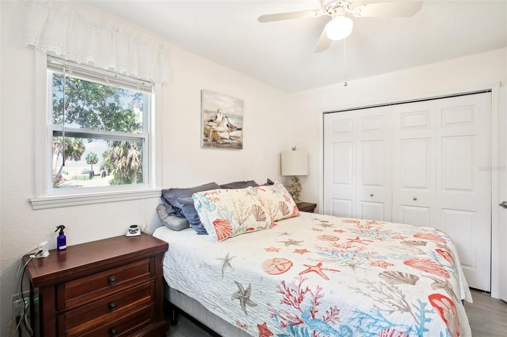 Под контрактом: $495,400 (2 спален, 1 ванн, 800 Квадратных фут)