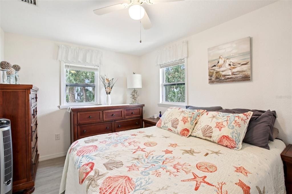 Под контрактом: $495,400 (2 спален, 1 ванн, 800 Квадратных фут)