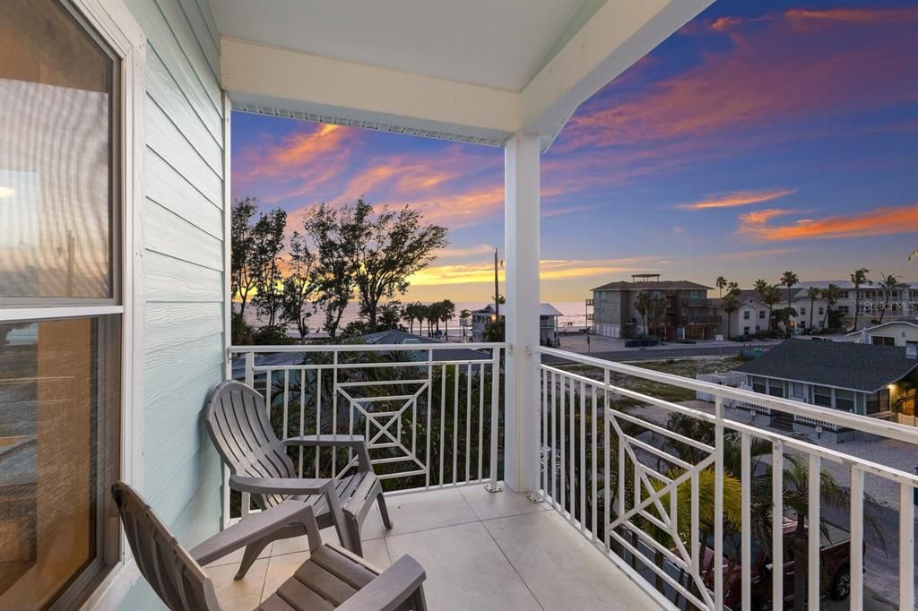 待售: $2,450,000 (4 贝兹, 3 浴室, 2113 平方英尺)